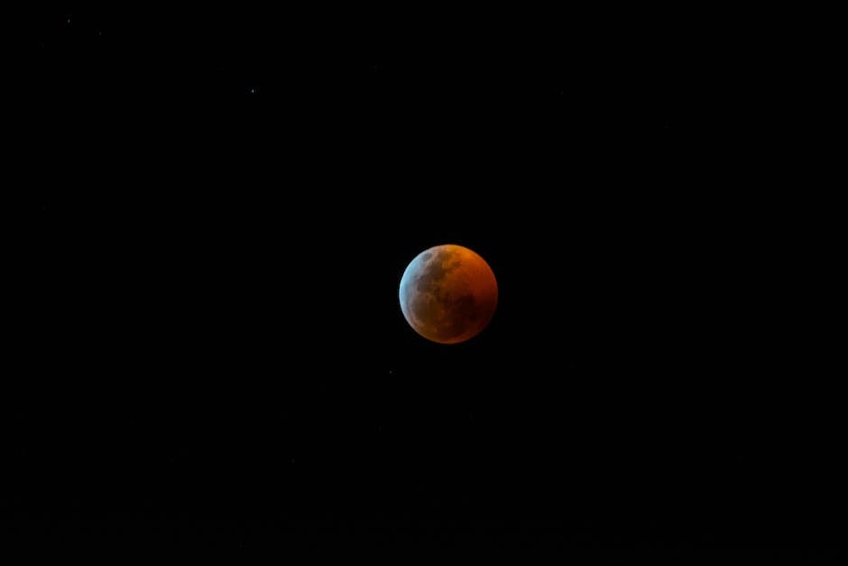  Warum hat der Mond dunkle Flecken? Erklärung der dunklen Gebiete auf dem Mond.