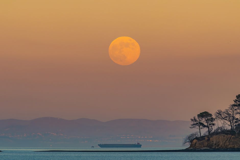 rot gefärbter Mond heute