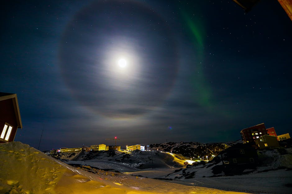  Warum erstrahlt der Mond so hell?