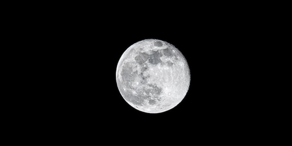 Mond in tiefer Position heute abend erklärt