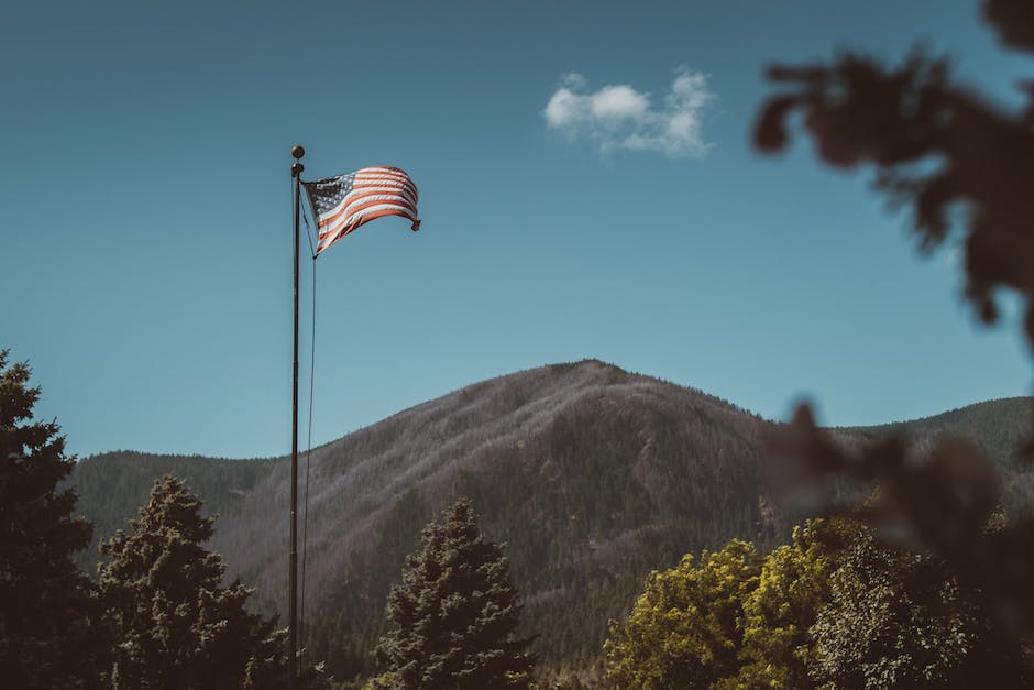 Flagge der Vereinigten Staaten von Amerika auf dem Mond gehisst