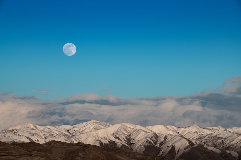  Flaggen auf dem Mond: USA, Frankreich, Japan, Russland, China