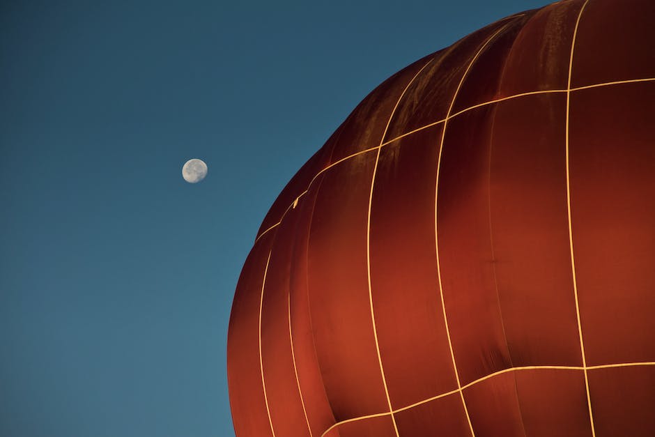  Mond rot bei Sonnenuntergang