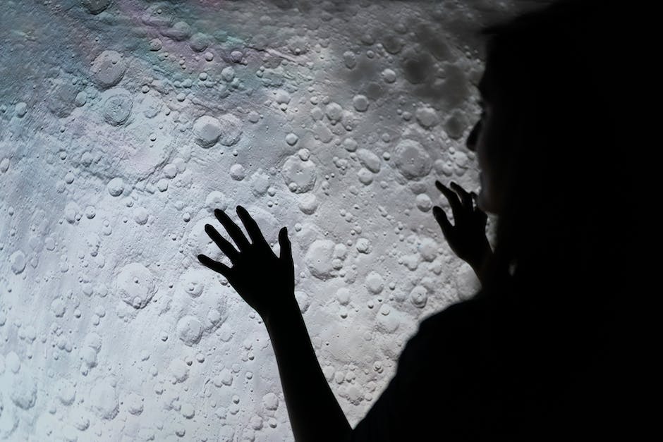 Mond bei Nacht in verschiedenen Phasen