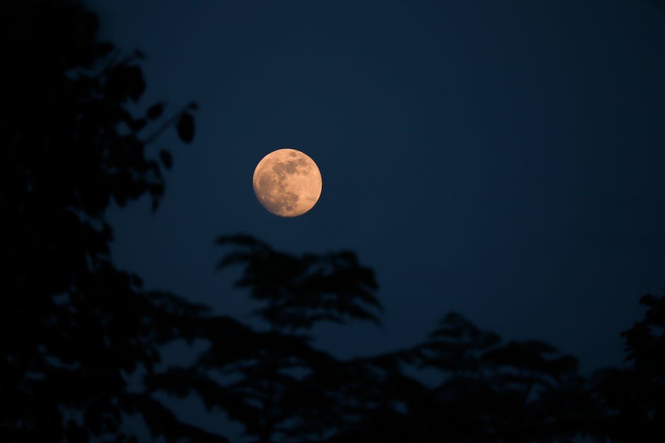 Wo steht der Mond heute Nacht am Himmel?